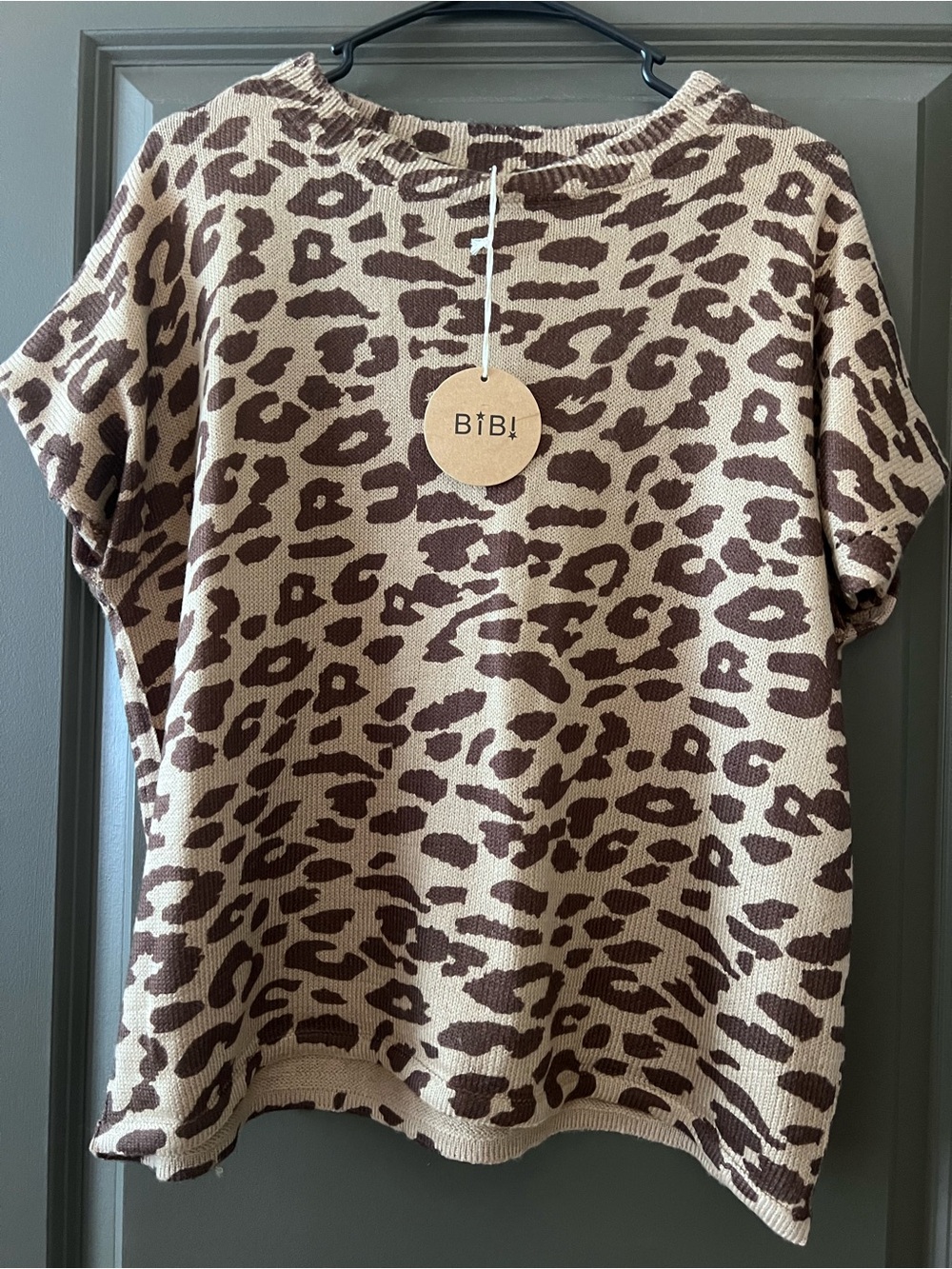 BiBi Women’s Brown Leopard Print Short Sleeve Top